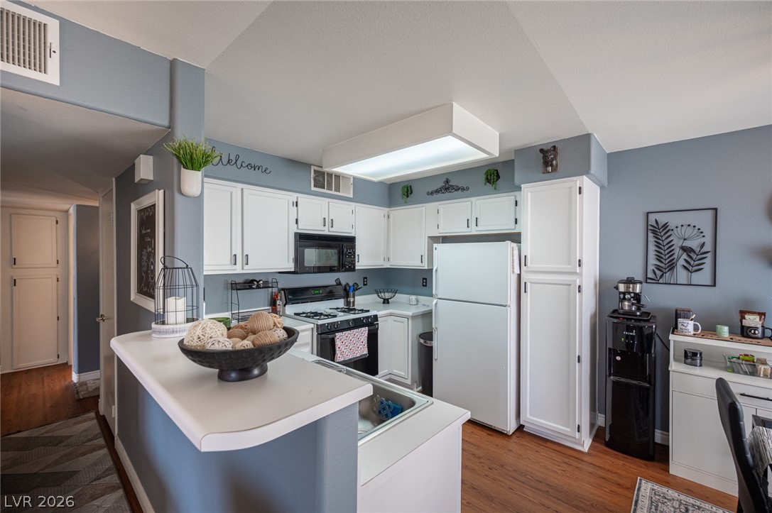 Photo 15 of 44, 3425 E Russell Road #251