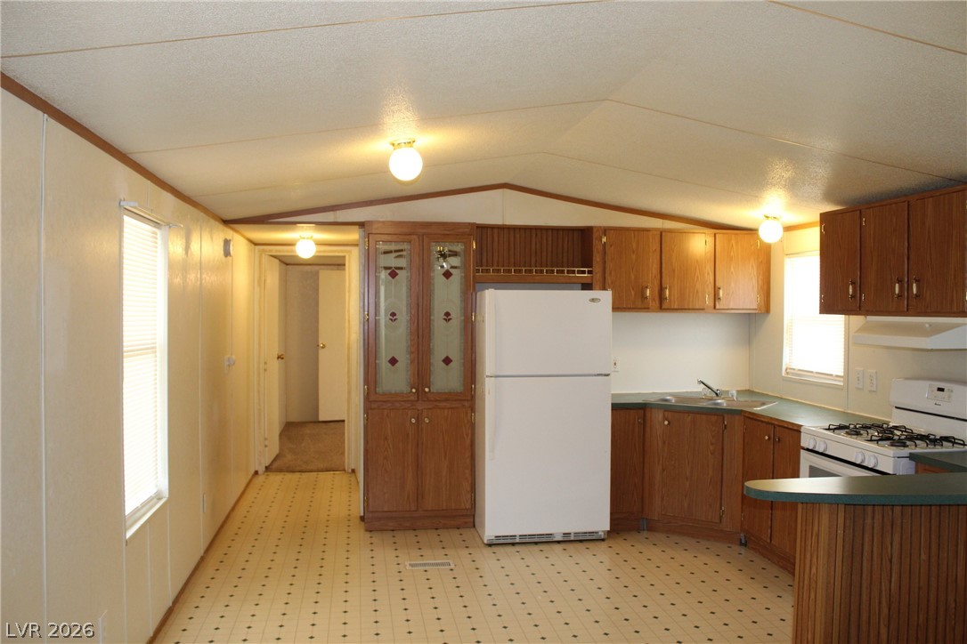 Photo 4 of 3851 W Donner Street