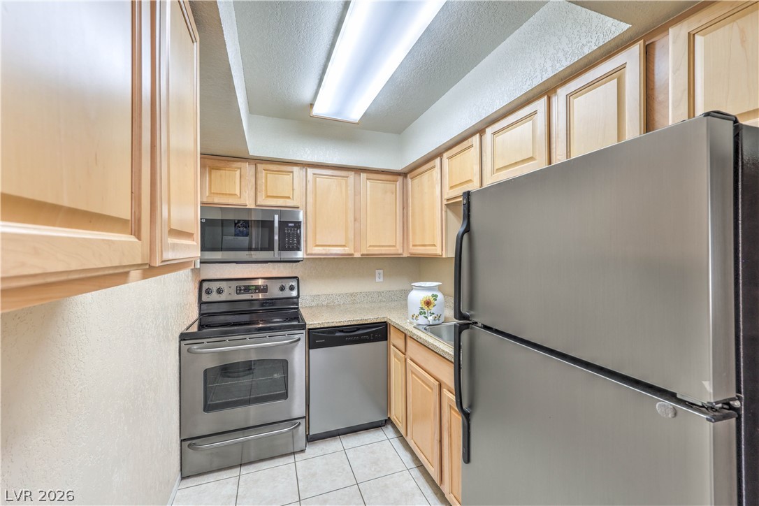 Photo 9 of 26, 100 S Crestline Drive #65