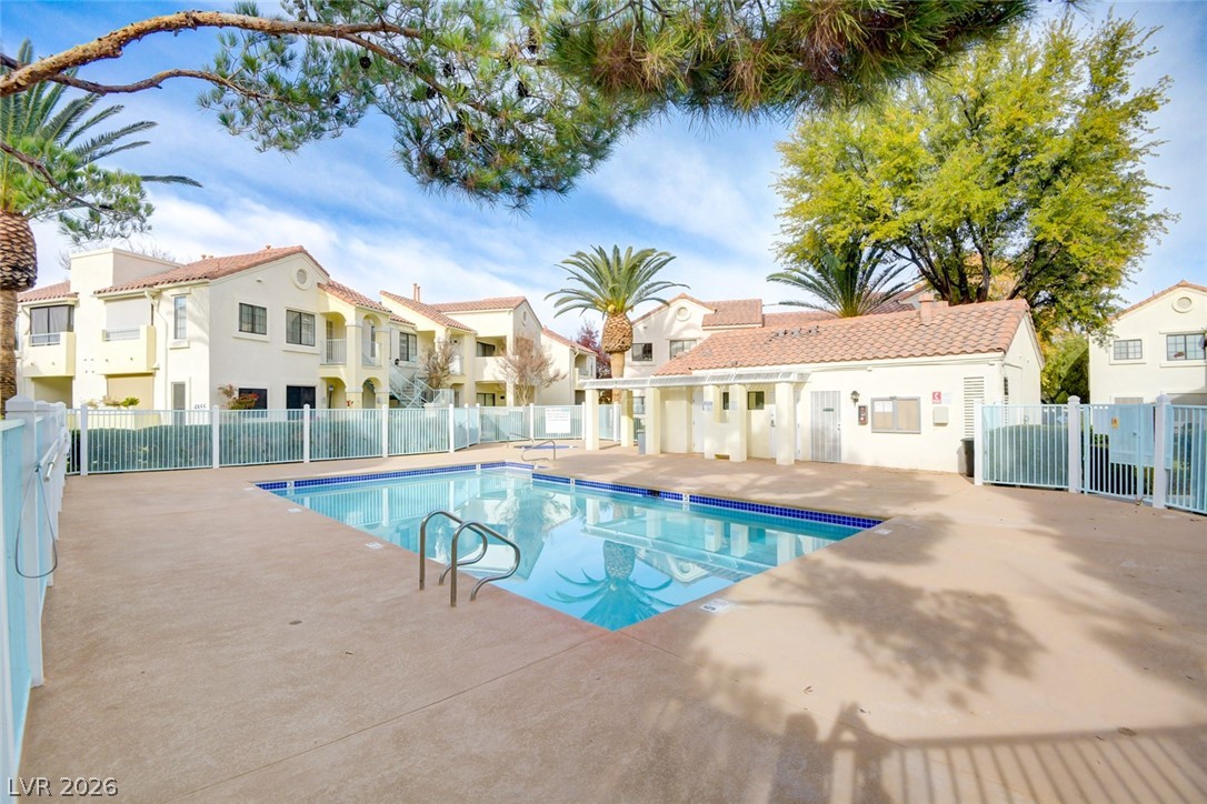Photo 23 of 31, 4835 S Torrey Pines Drive #104