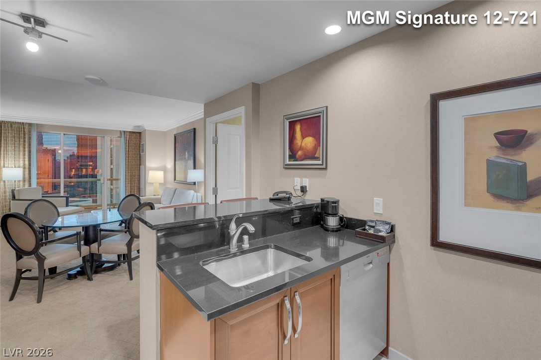 Photo 28 of 58, 135 E Harmon Avenue #1221