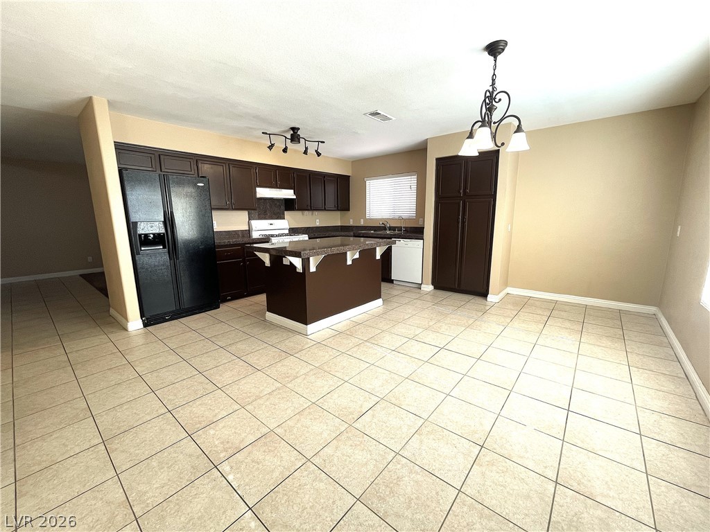 Photo 8 of 39, 1420 Desert Hills Drive