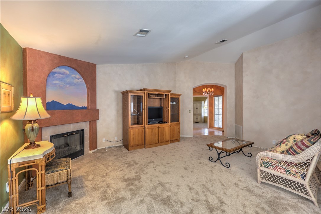 Photo 7 of 29, 1046 Armillaria Street
