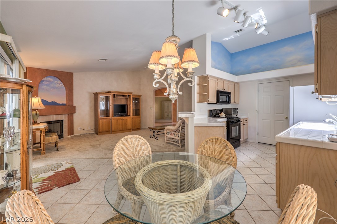 Photo 10 of 29, 1046 Armillaria Street