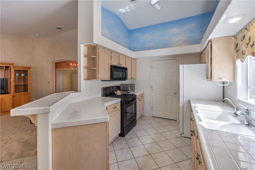 Photo 11 of 29, 1046 Armillaria Street