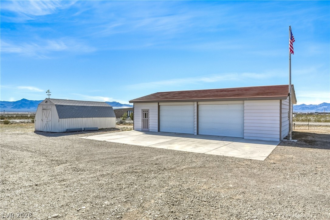 Photo 3 of 1535 E Pumice Avenue