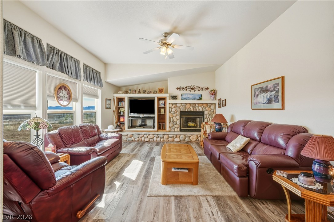 Photo 9 of 48, 1535 E Pumice Avenue