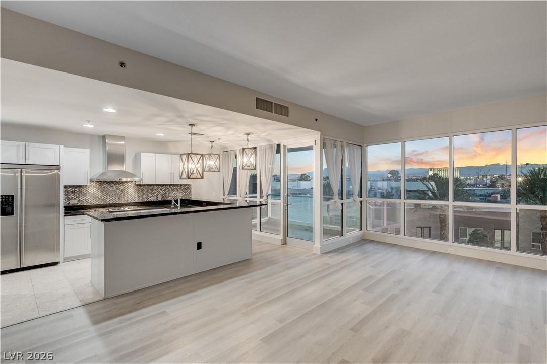 4575 Dean Martin Drive #406, Las Vegas 89103