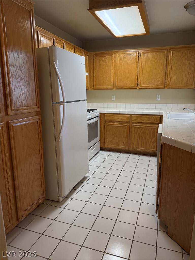 Photo 6 of 13, 3125 N Buffalo Drive #1135