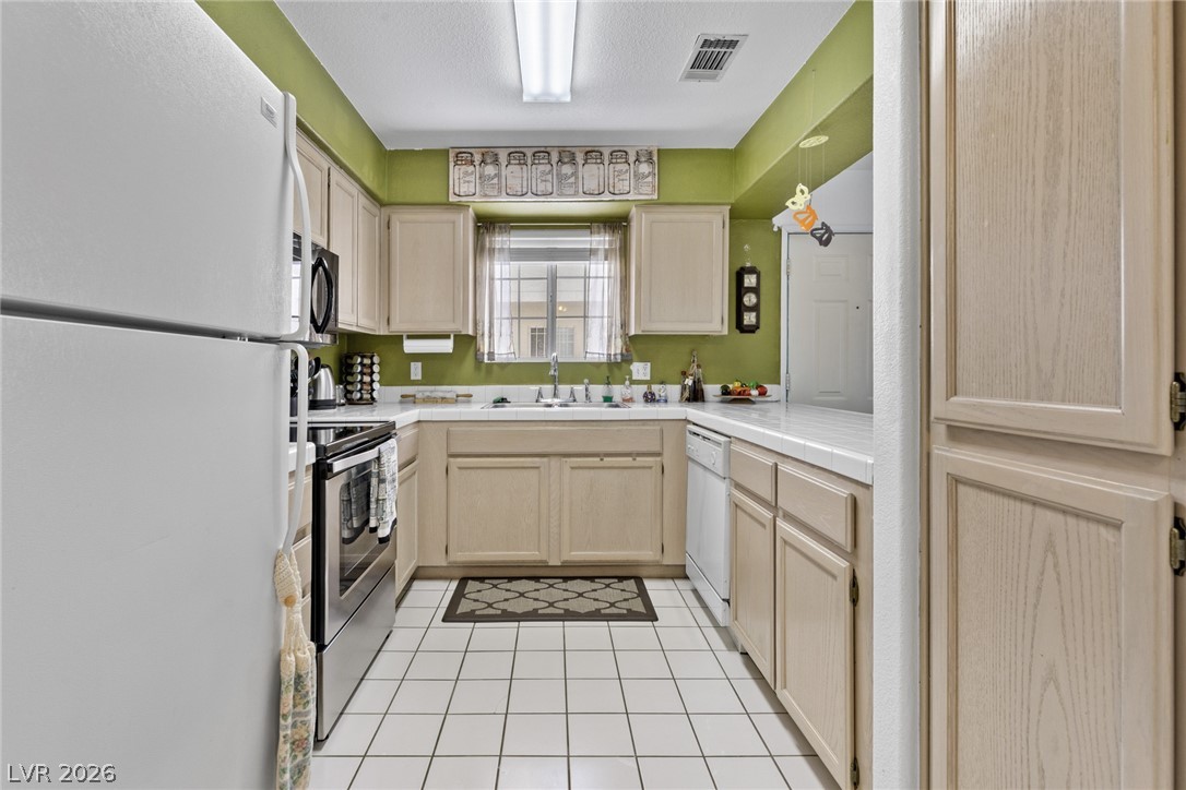 Photo 12 of 24, 2725 S Nellis Boulevard #2137