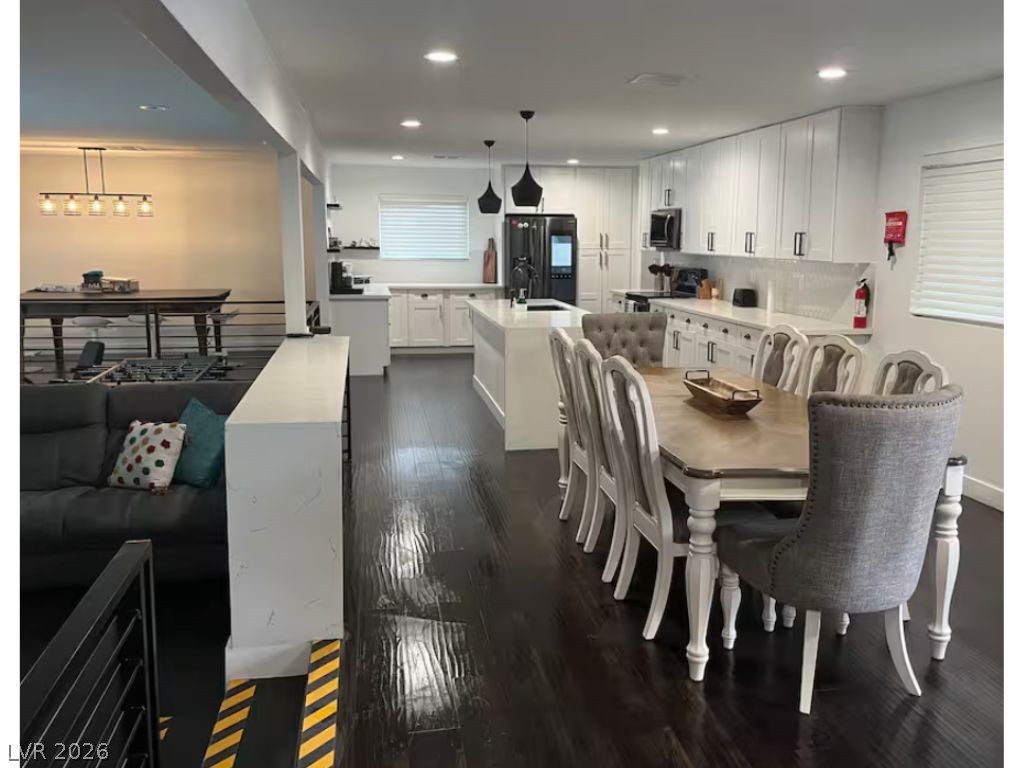 Photo 6 of 19, 2708 W Oakey Boulevard