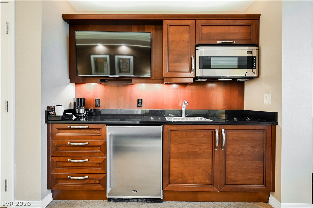 Photo 12 of 33, 145 E HARMON Avenue #1407