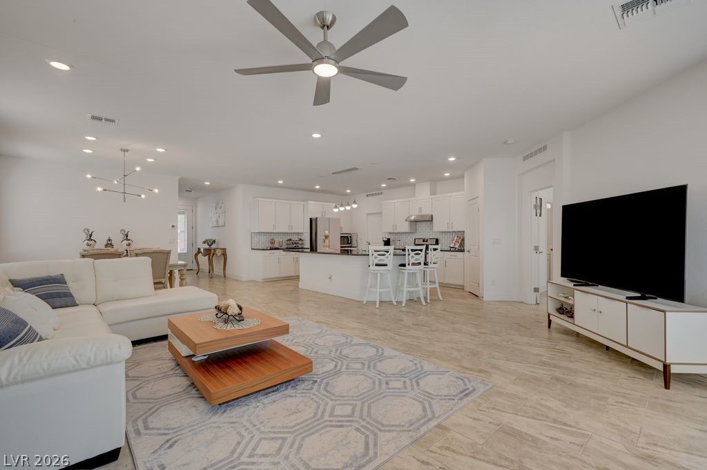 7135 Sunland Hills Avenue, Las Vegas 89113