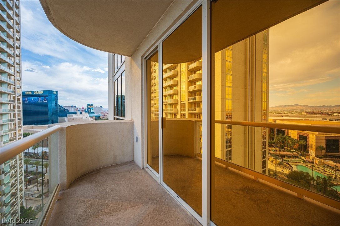 Photo 15 of 53, 135 E Harmon Avenue #1402/1404