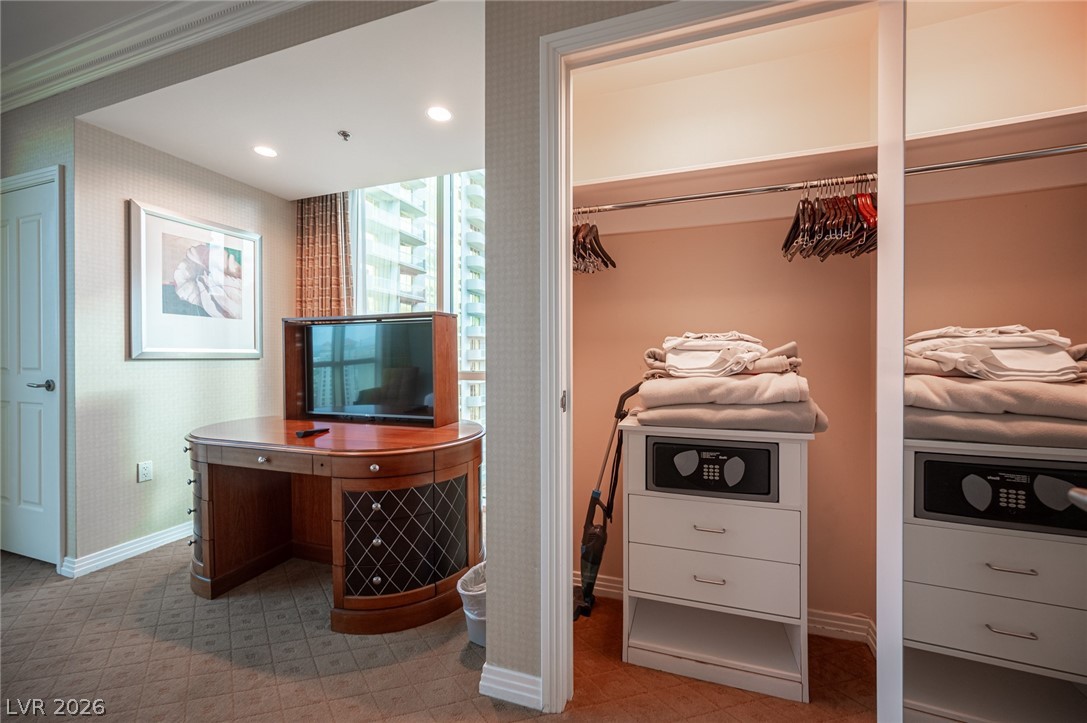 Photo 32 of 53, 135 E Harmon Avenue #1402/1404