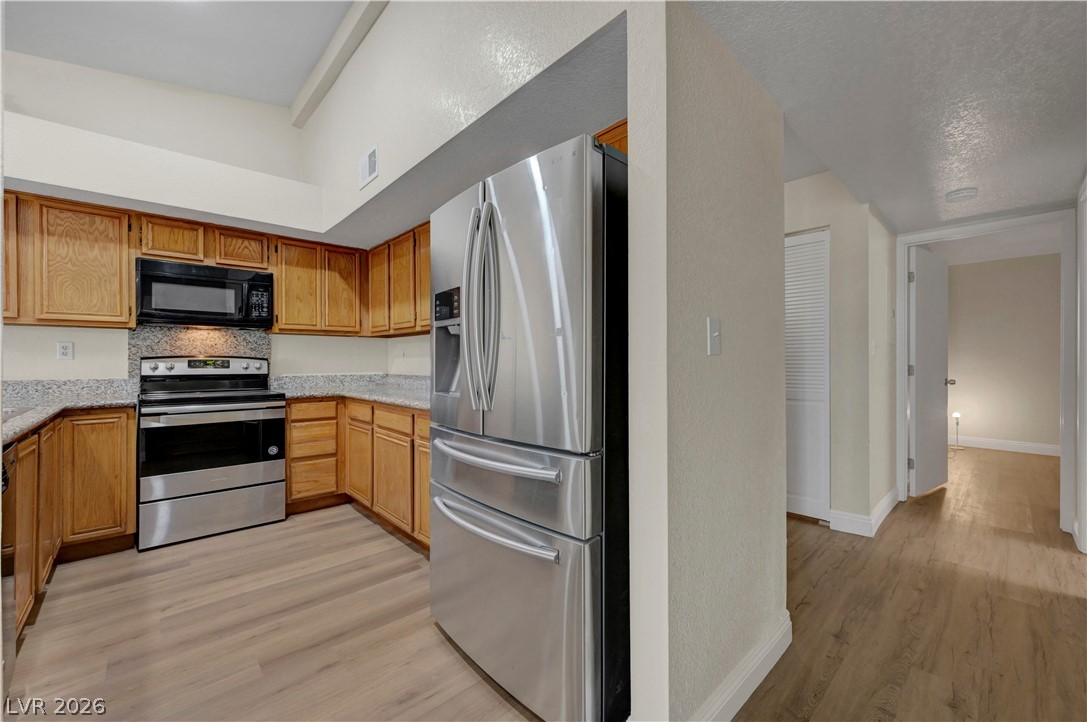Photo 16 of 44, 4420 Woodpine Drive #103