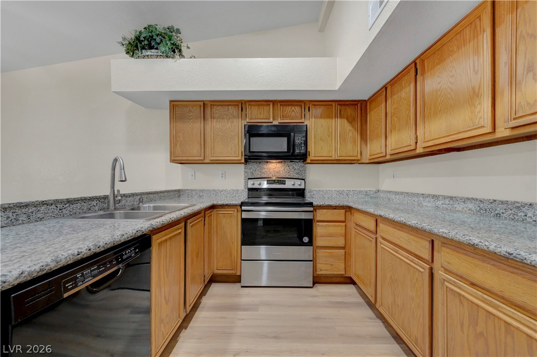 Photo 17 of 44, 4420 Woodpine Drive #103