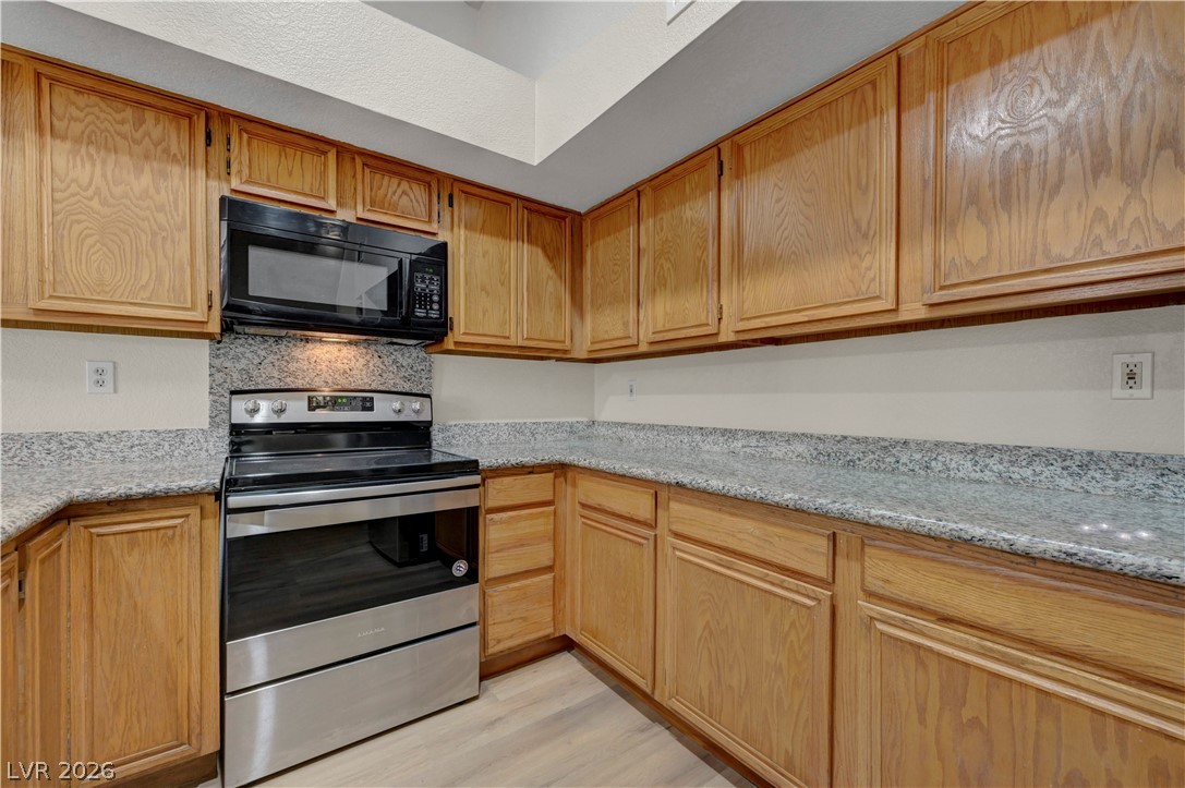 Photo 18 of 44, 4420 Woodpine Drive #103