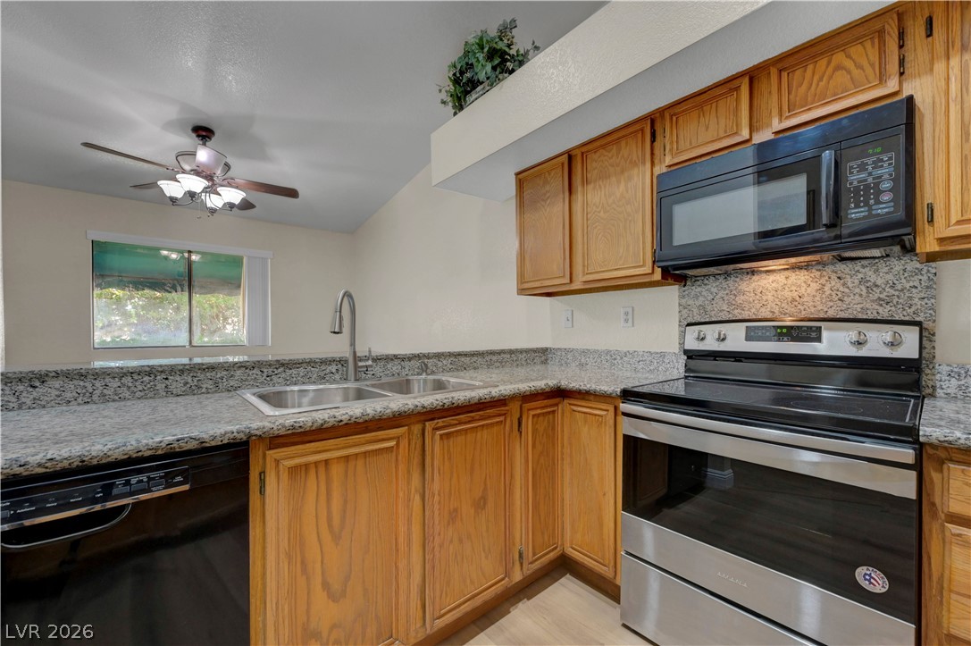 Photo 19 of 44, 4420 Woodpine Drive #103