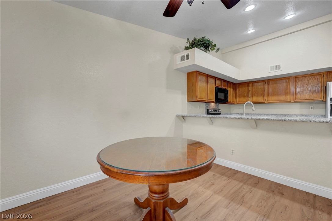 Photo 24 of 44, 4420 Woodpine Drive #103