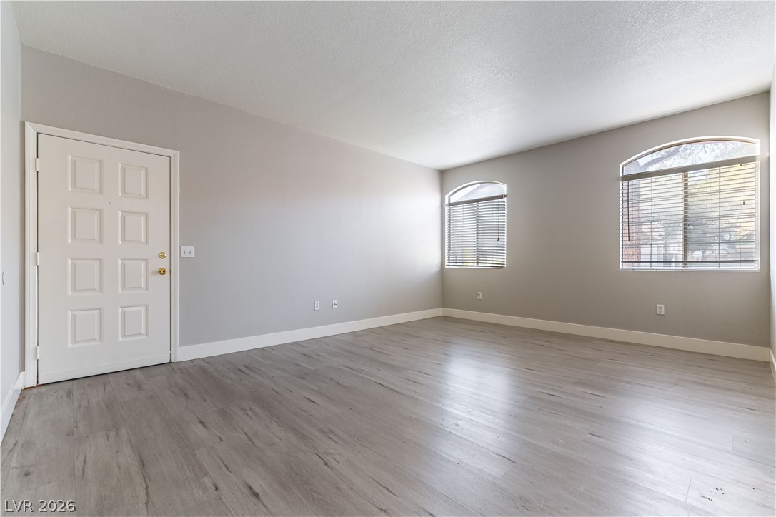 Photo 4 of 1830 N Buffalo Drive #1042