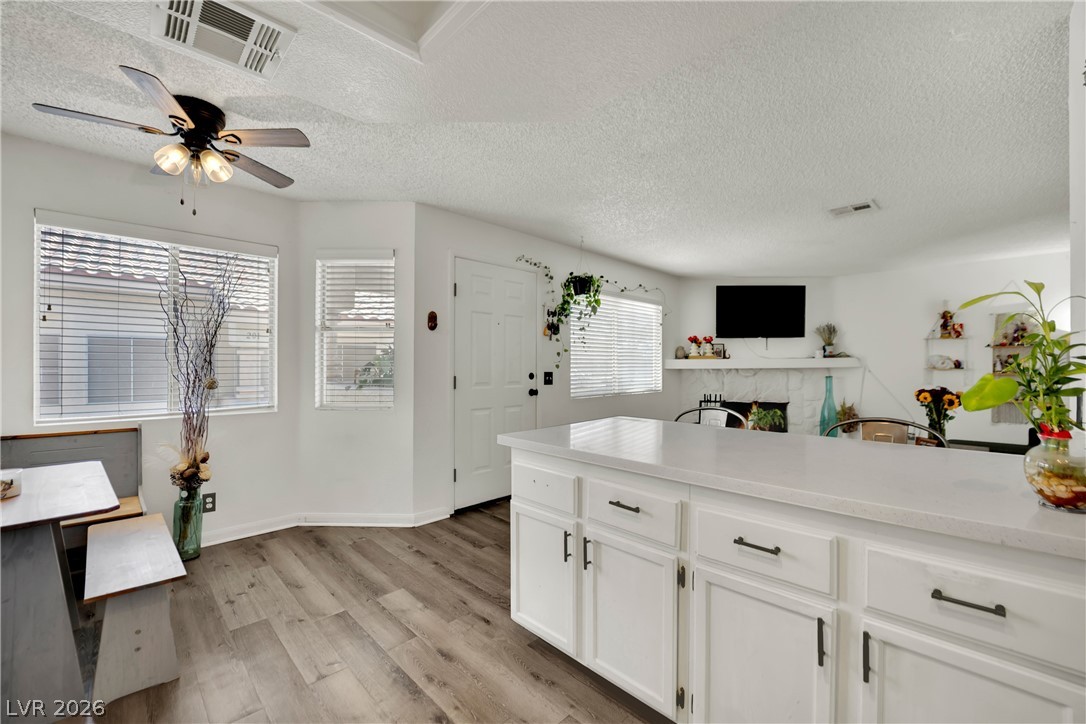 Photo 14 of 24, 929 Rockview Drive #202