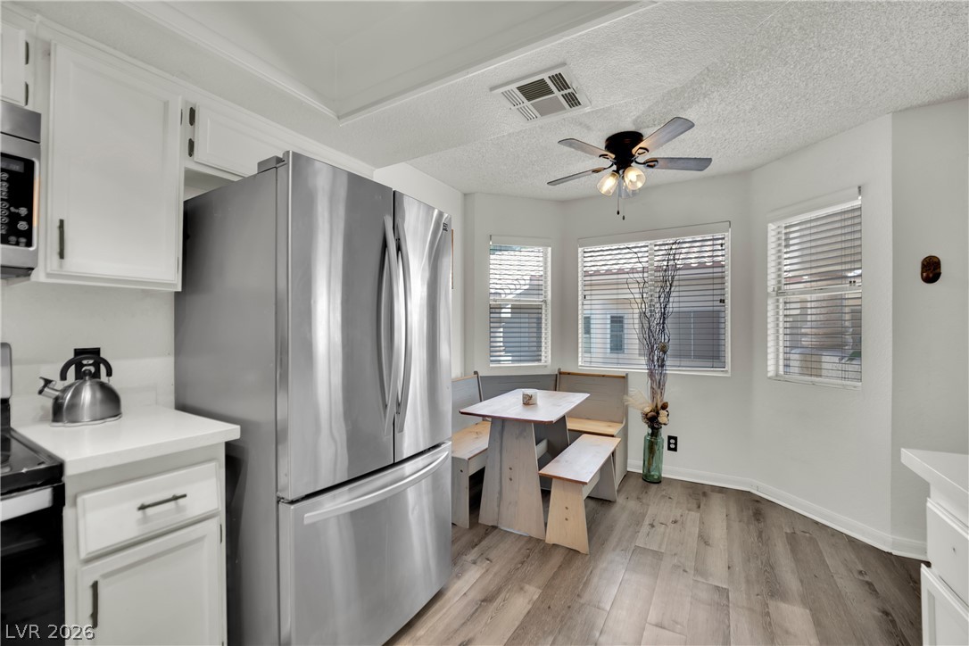 Photo 15 of 24, 929 Rockview Drive #202