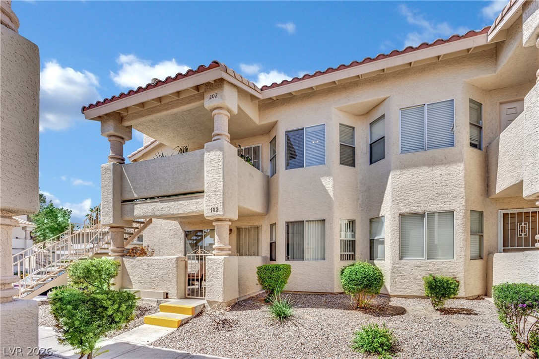 Photo 4 of 929 Rockview Drive #202
