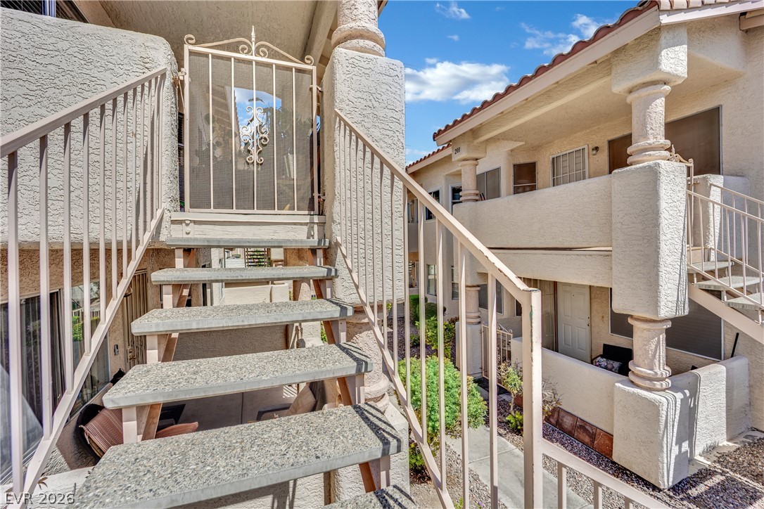 Photo 5 of 929 Rockview Drive #202