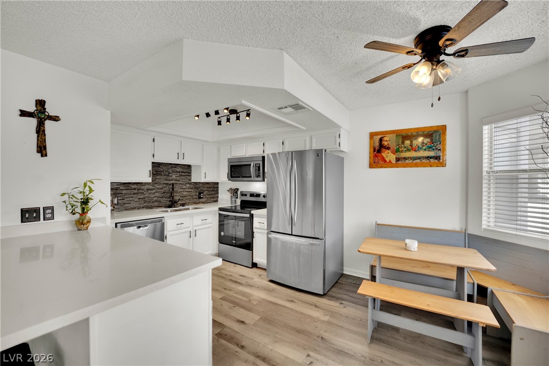 Photo 10 of 24, 929 Rockview Drive #202