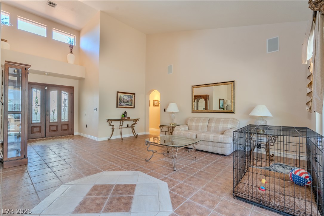 Photo 10 of 49, 8909 Meadowood Drive