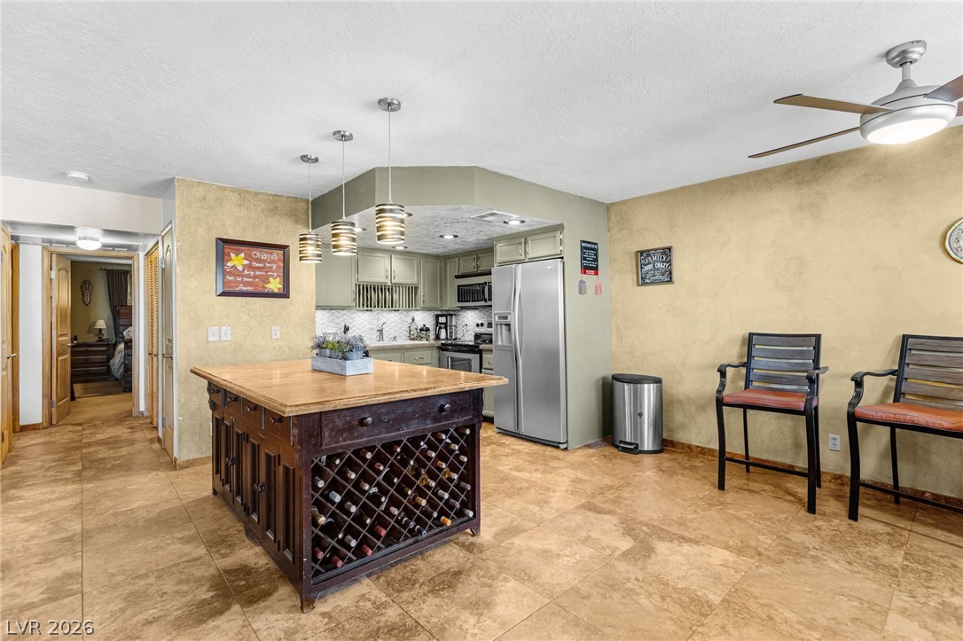 Photo 10 of 26, 477 Mesa Boulevard #102