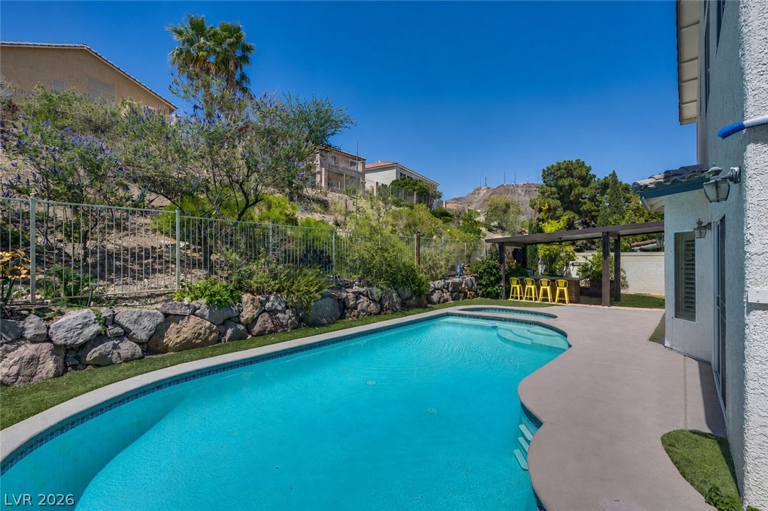 Photo 4 of 721 Descartes Avenue