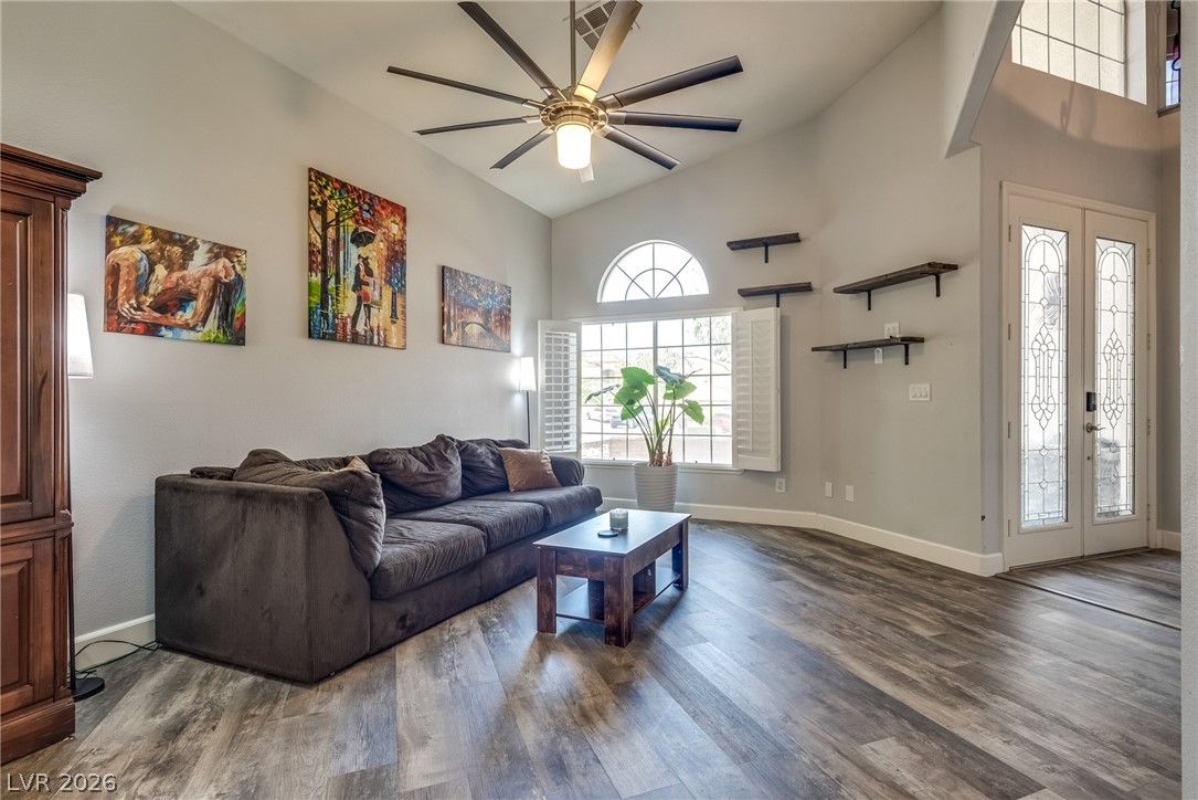 Photo 13 of 42, 721 Descartes Avenue