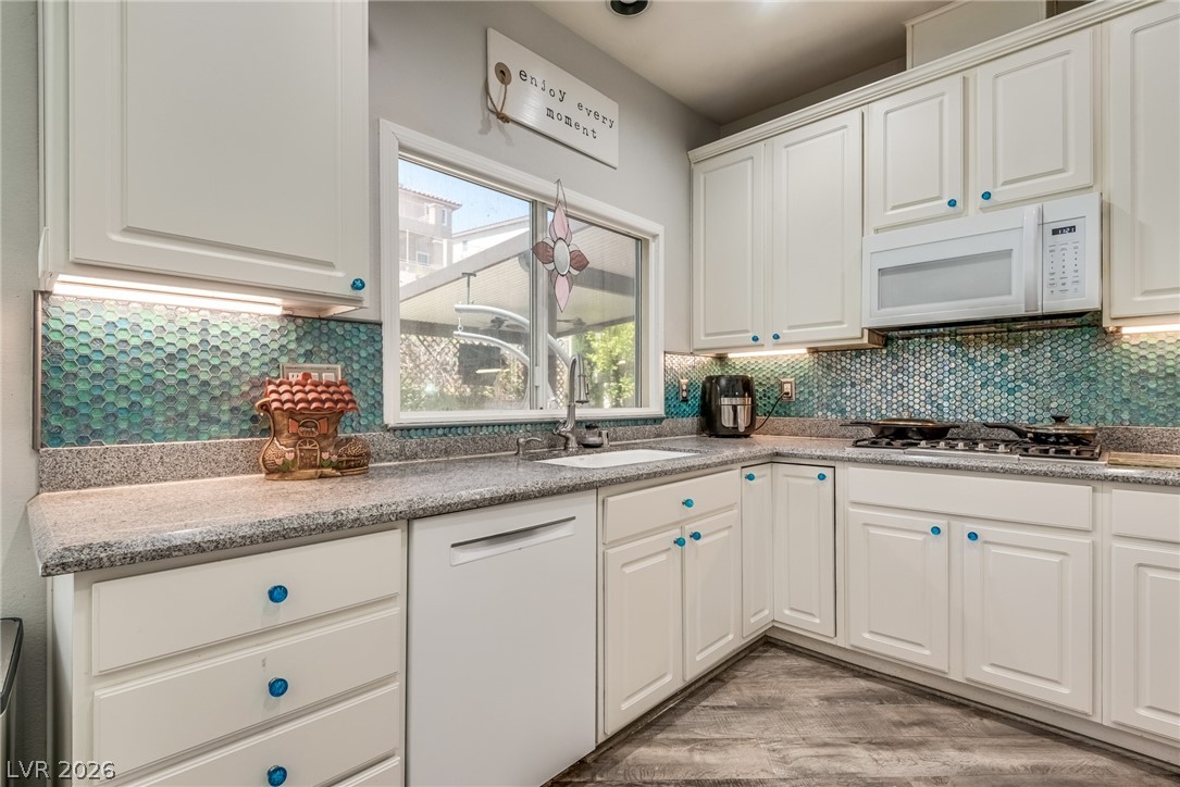 Photo 24 of 42, 721 Descartes Avenue
