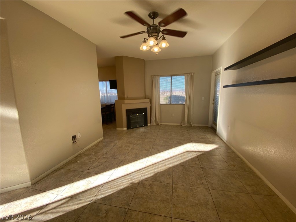 Photo 7 of 24, 1050 E Cactus Avenue #1080