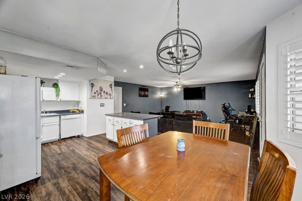Photo 15 of 34, 7600 Cromberg Avenue #201