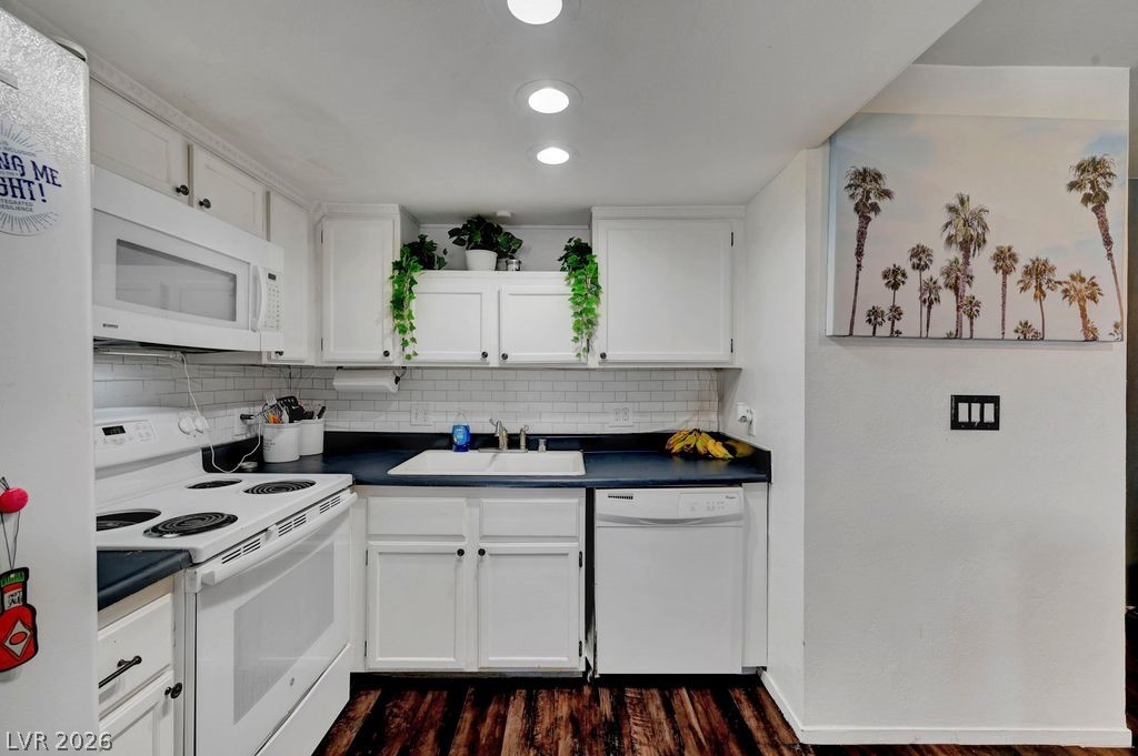 Photo 9 of 34, 7600 Cromberg Avenue #201