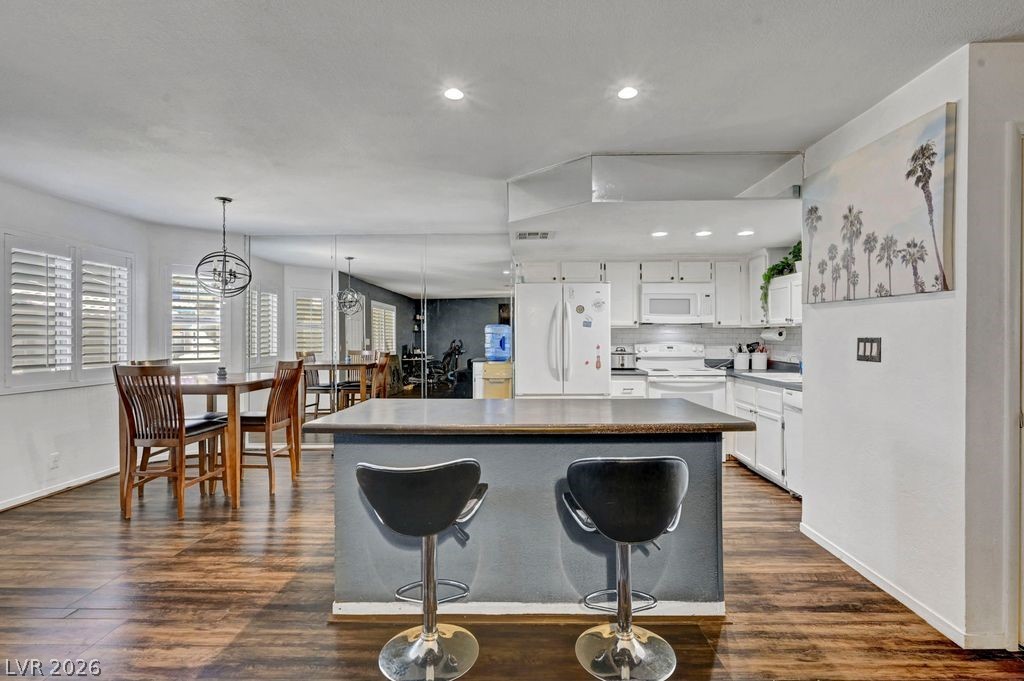 Photo 13 of 34, 7600 Cromberg Avenue #201