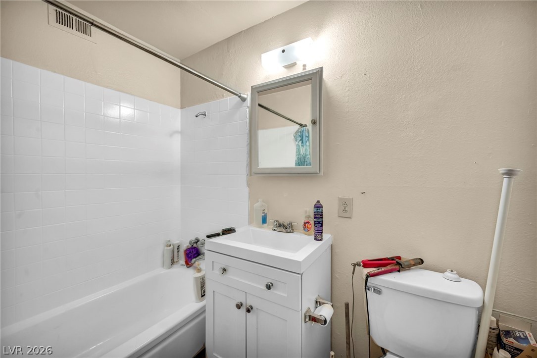 Photo 18 of 20, 3719 Hazelwood Street #16