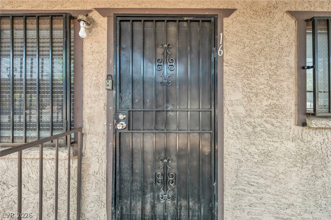 Photo 6 of 20, 3719 Hazelwood Street #16