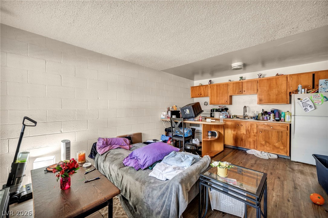 Photo 8 of 20, 3719 Hazelwood Street #16