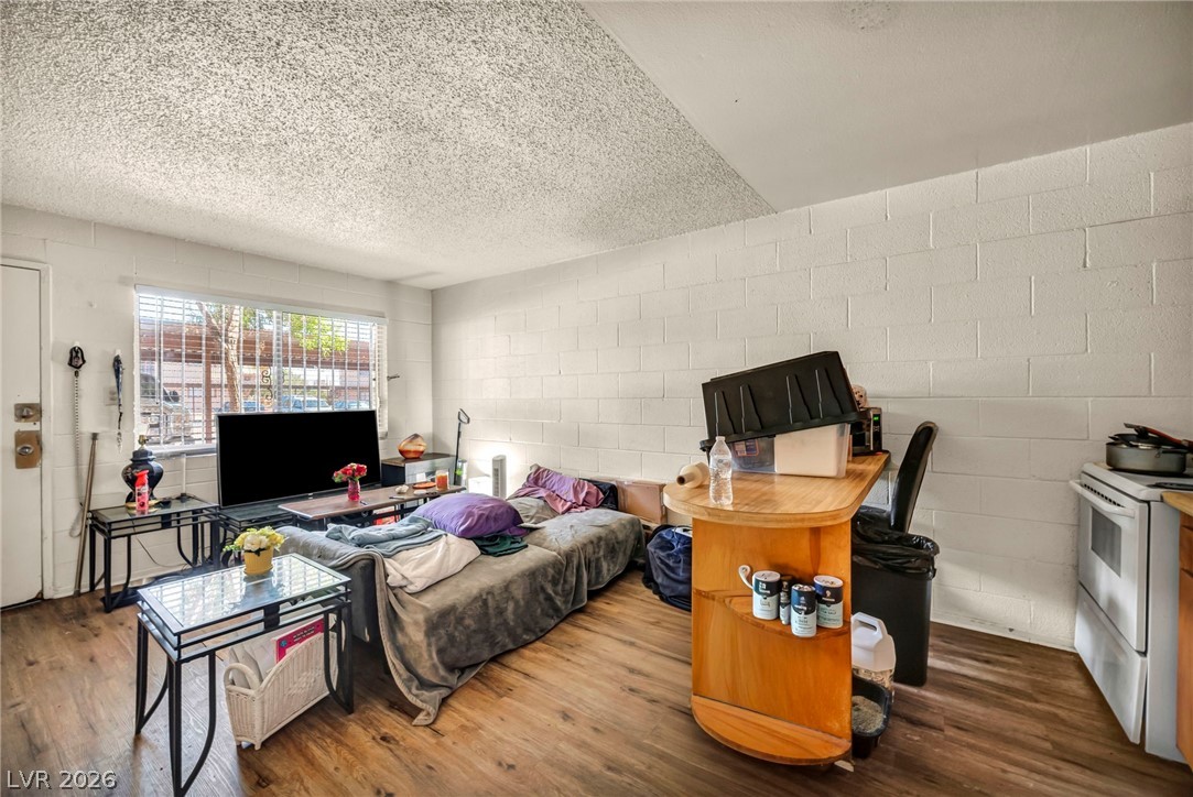 Photo 9 of 20, 3719 Hazelwood Street #16