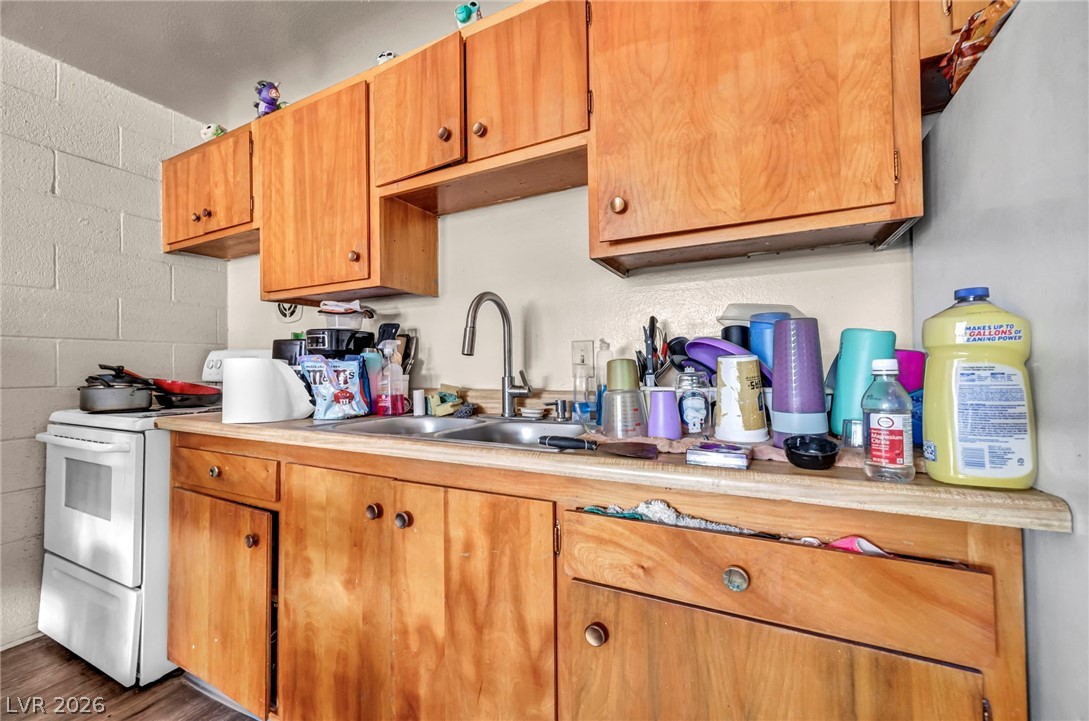 Photo 15 of 20, 3719 Hazelwood Street #16