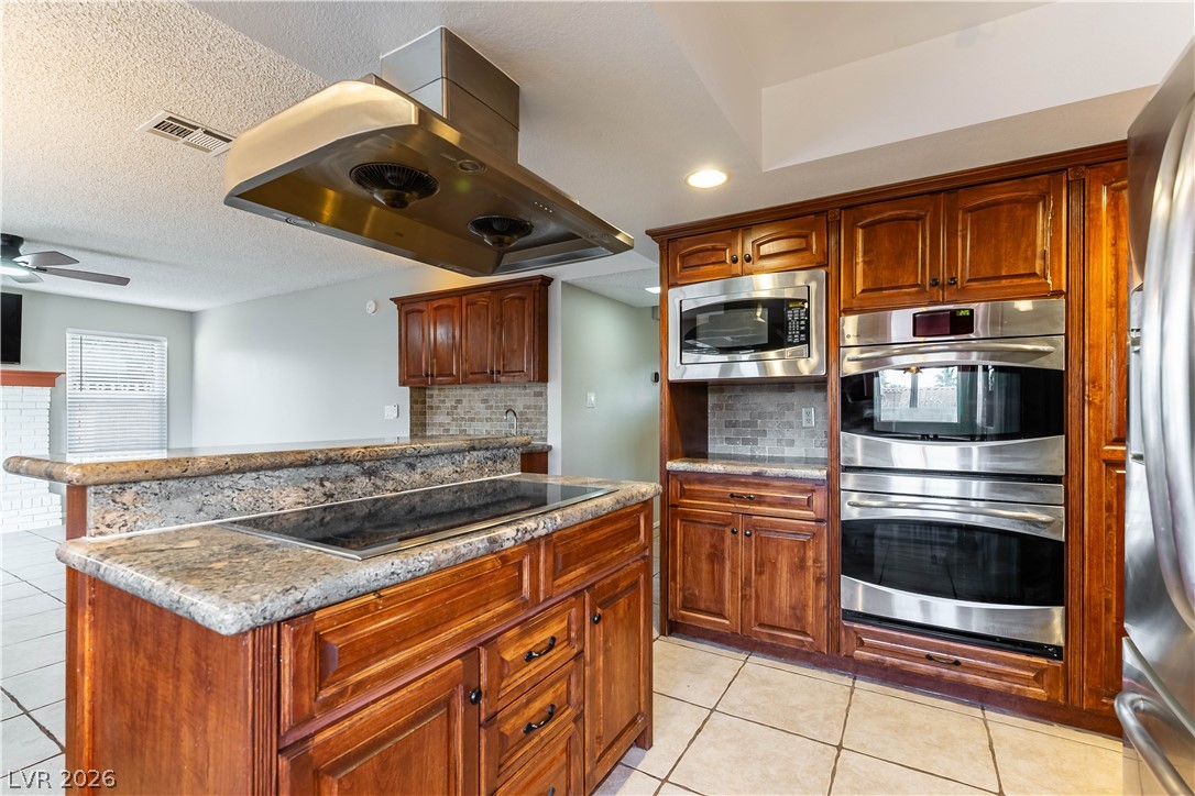 Photo 10 of 29, 7384 Edgewater Lane