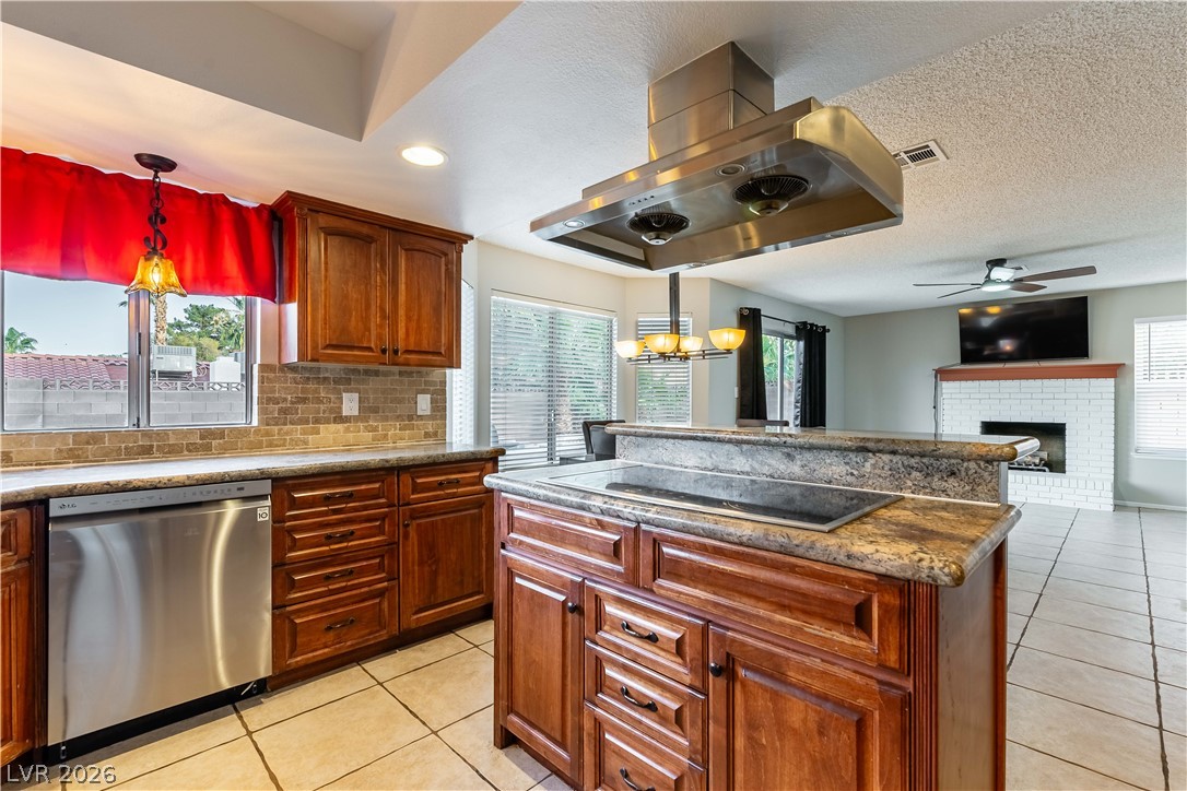 Photo 11 of 29, 7384 Edgewater Lane