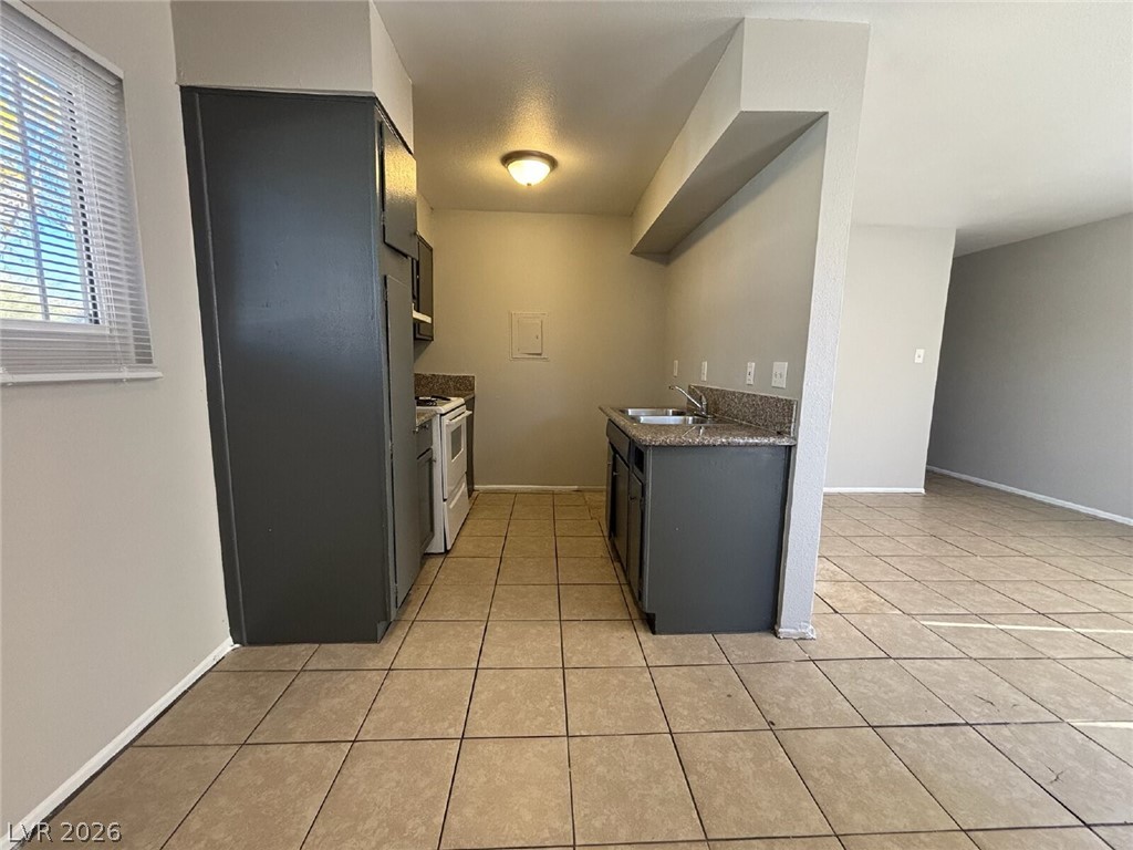 Photo 2 of 2504 E Mesquite Avenue