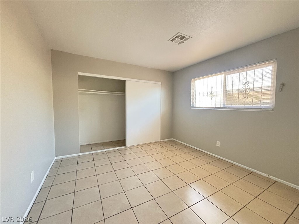 Photo 3 of 2504 E Mesquite Avenue