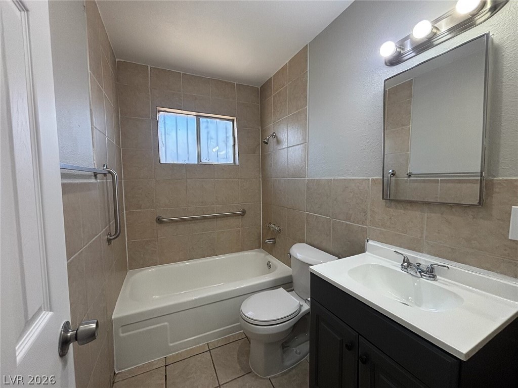 Photo 4 of 2504 E Mesquite Avenue
