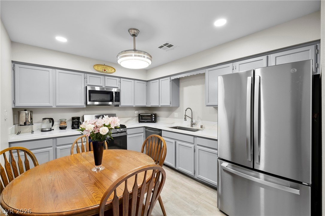 Photo 6 of 13, 2141 Twickenham Place #D